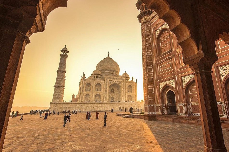 Private Taj Mahal Tour by Train from New Delhi