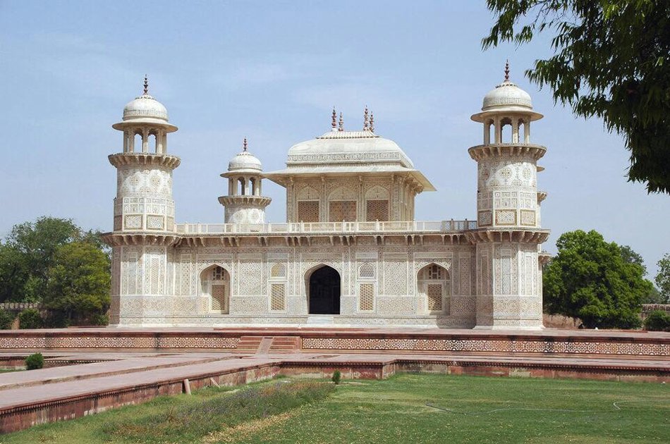 Private Taj Mahal Tour with Local Guide from Agra