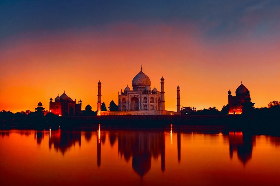 Same day Taj Mahal tour from Delhi by car with baby Taj