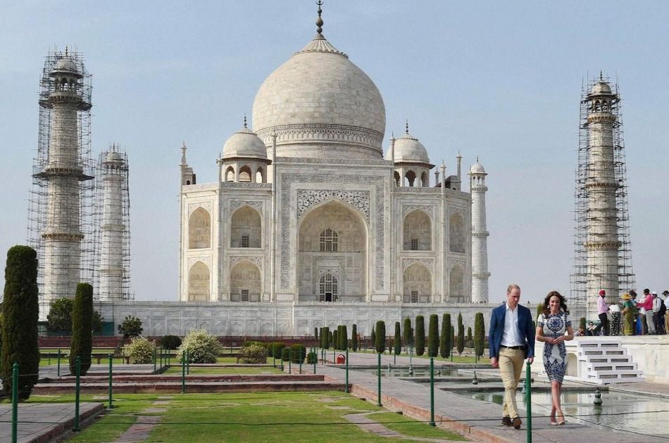 Sunrise Taj Mahal and Agra Tour From Delhi - By Car