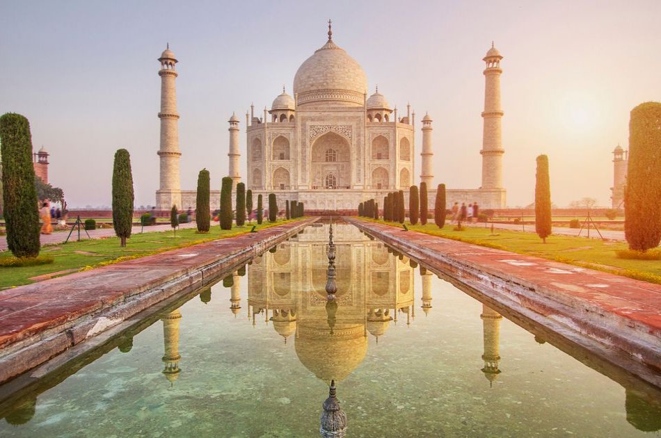 Sunrise Taj Mahal and Agra Tour From Delhi - By Car