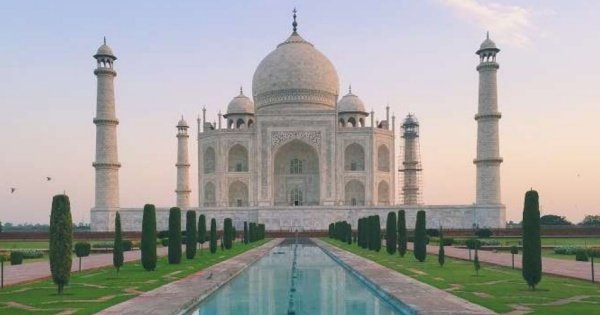 Sunrise Taj MahalGroup  Tour in Agra from Delhi