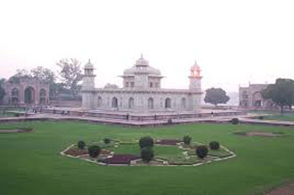 Taj Mahal Day Tour from Delhi by Super Fast Train