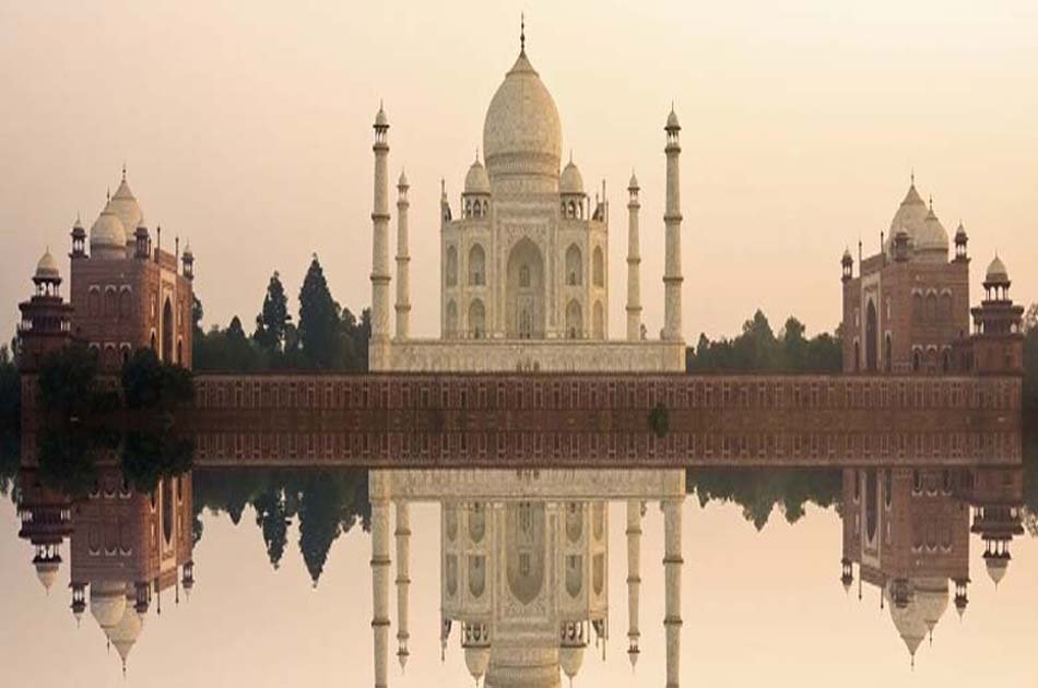 Taj Mahal Day Tour from Delhi by Super Fast Train