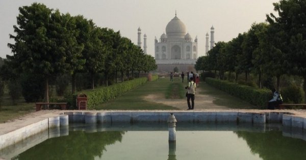 Taj Mahal Luxury Private Guided Tour from Delhi in One Day