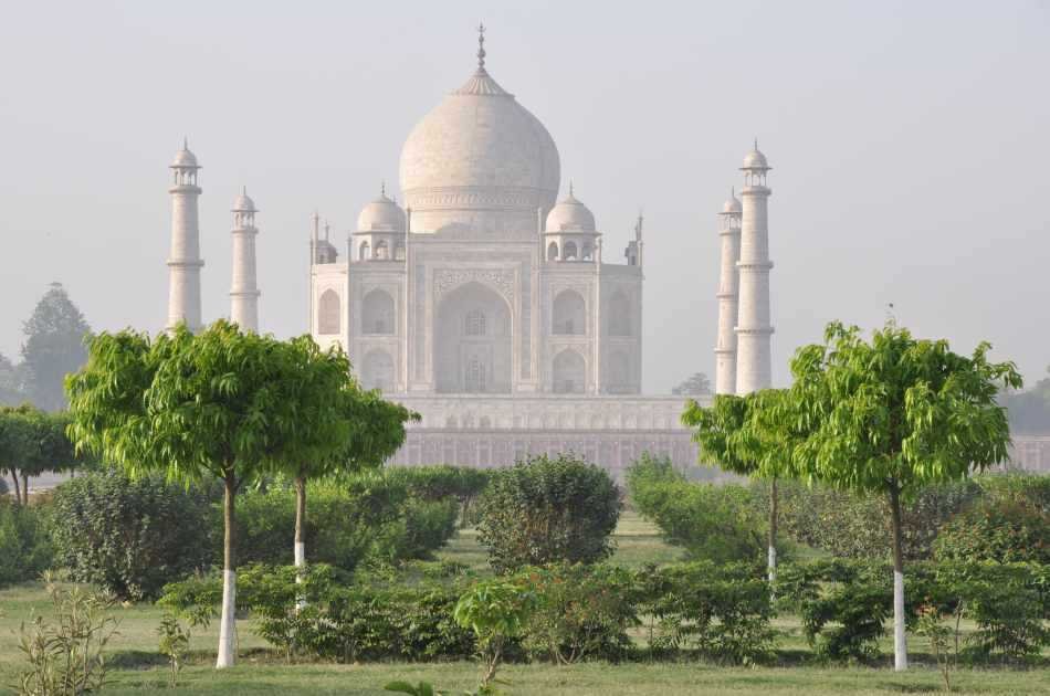 Taj Mahal Private Tour By Gatiman Express Train