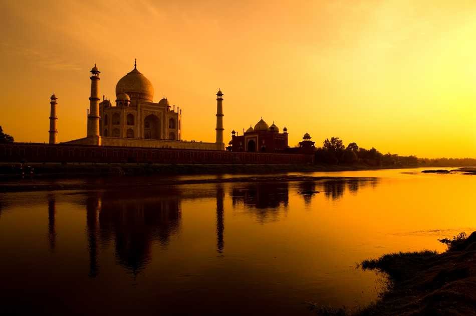 Taj Mahal Sunrise Private Tour from Delhi