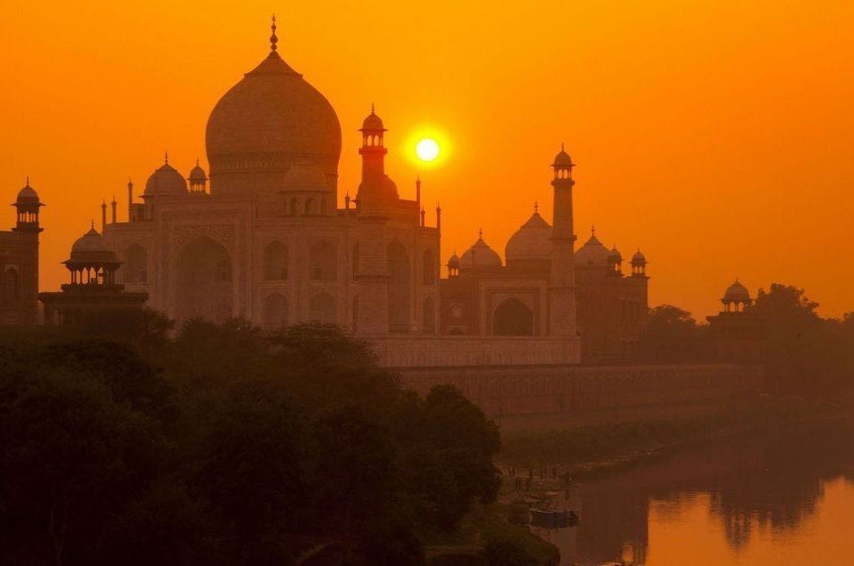 Taj Mahal Tour By Gatimaan Express Train from Delhi