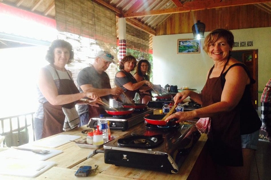 Afternoon Cooking Class in Ubud and Market Tours