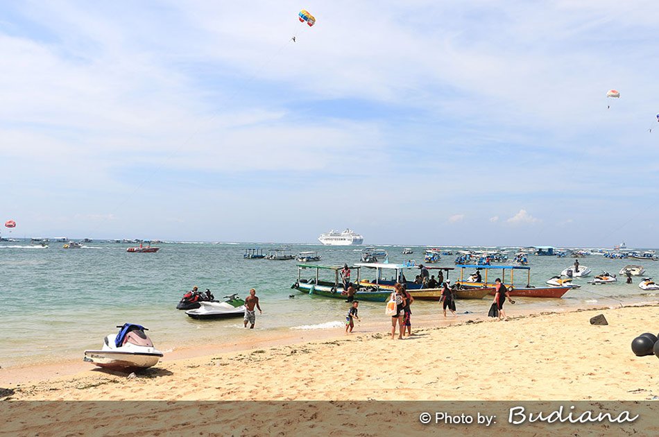 Half Day 3 in 1 - Banana Boat, Coral Underwater Walks and Fly Fishing Nusa Dua Tour