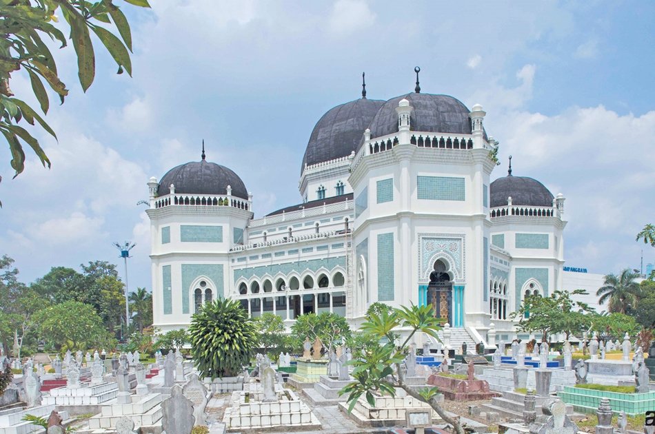 Medan Multicultural and Colonial Charm Combined Tour