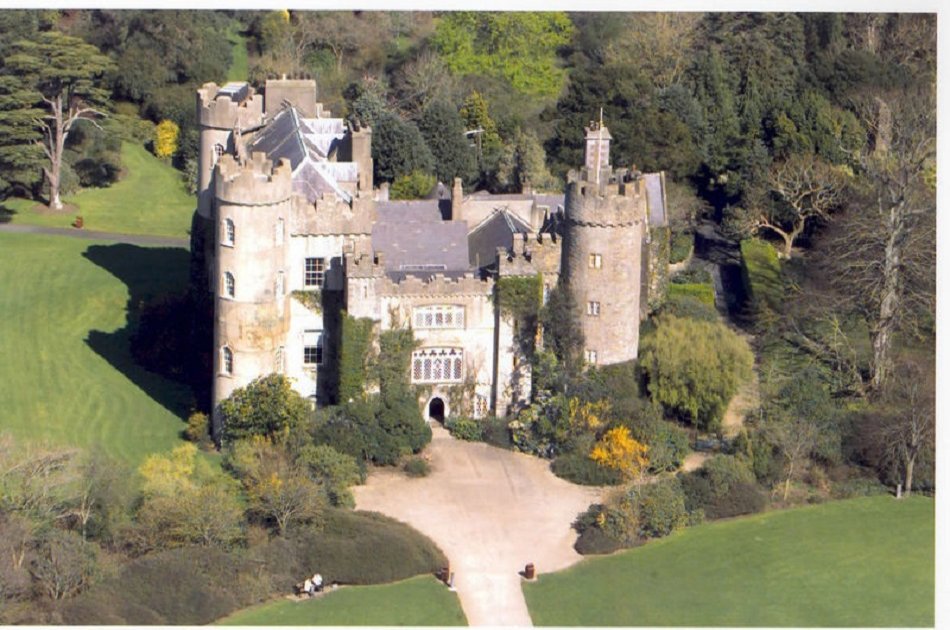 Afternoon Malahide Castle & Northern Coastal Group Tour