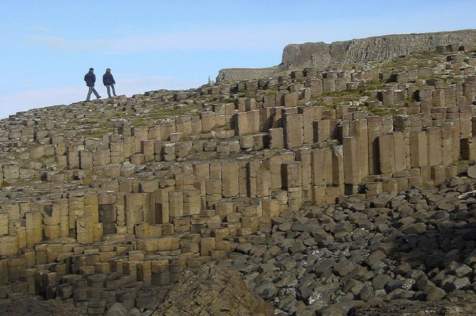 Giants Causeway Fully Guided Group Experience