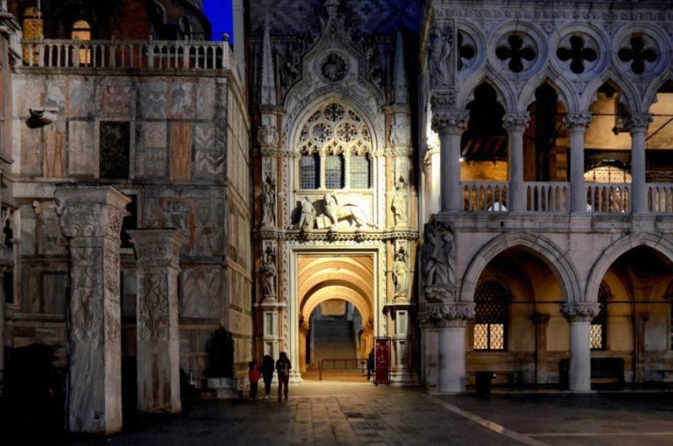 Afternoon Doge's Palace and Gondola Group Tour – Skip the Line