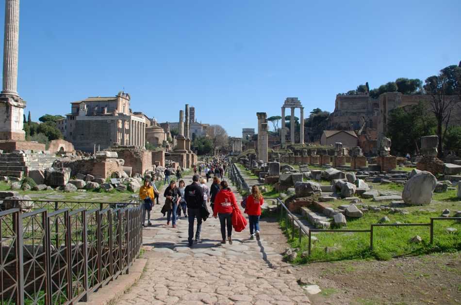 Ancient Rome Tour: Colosseum, Roman Forum & Palatine Hill With Pick-up Morning Tour