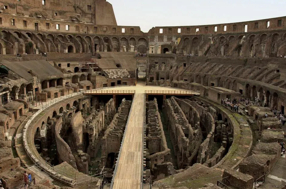 Ancient Rome Walking Tour: Colosseum & Roman Forum
