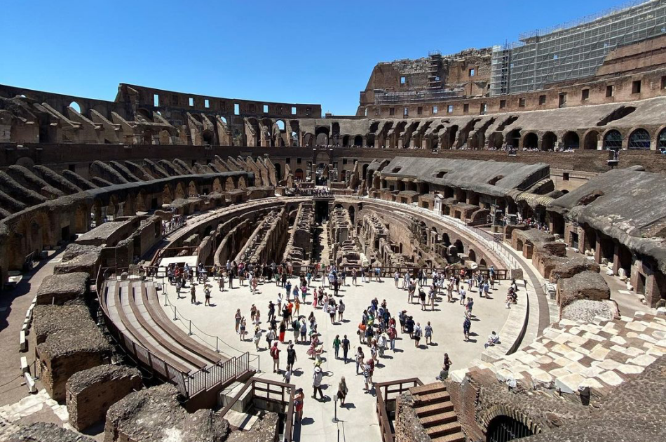 Ancient Rome Walking Tour: Colosseum & Roman Forum