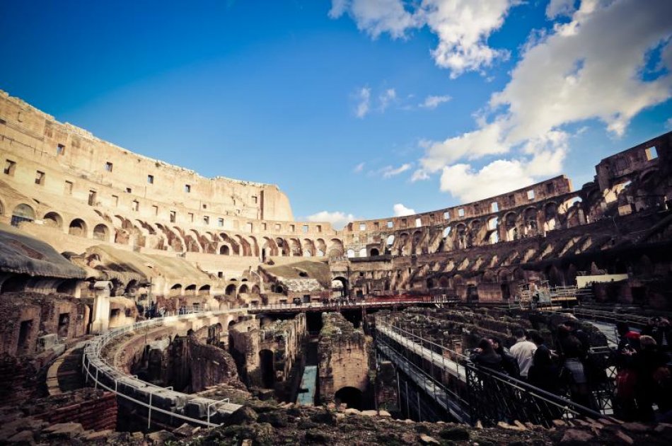 Ancient Rome Walking Tour: Colosseum & Roman Forum