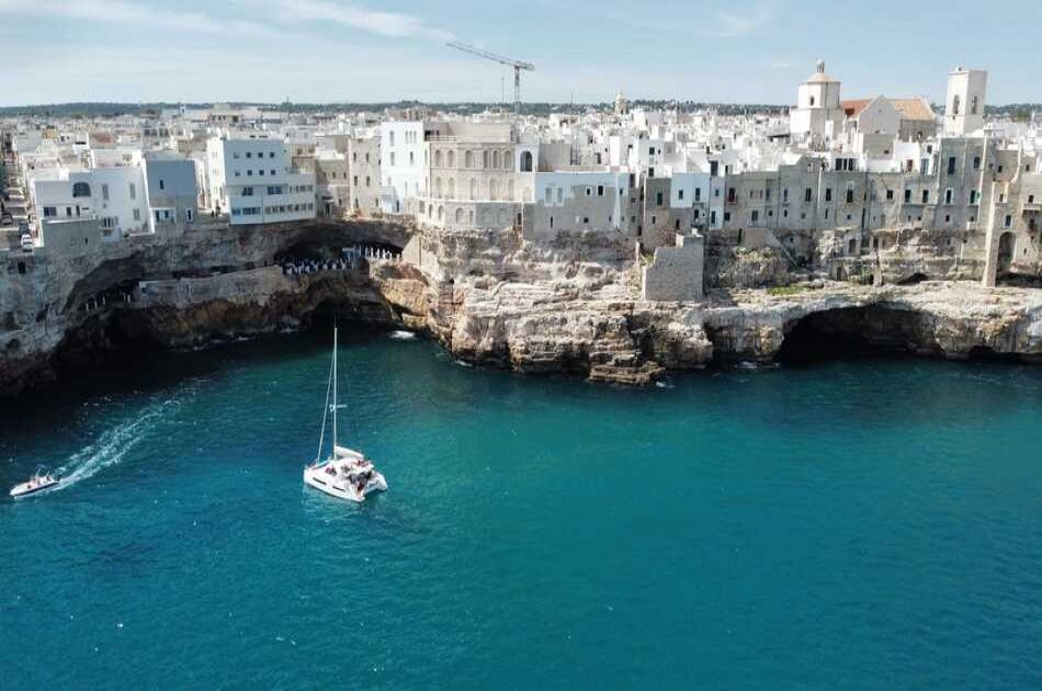 Catamaran sail tour to the caves of Polignano a Mare