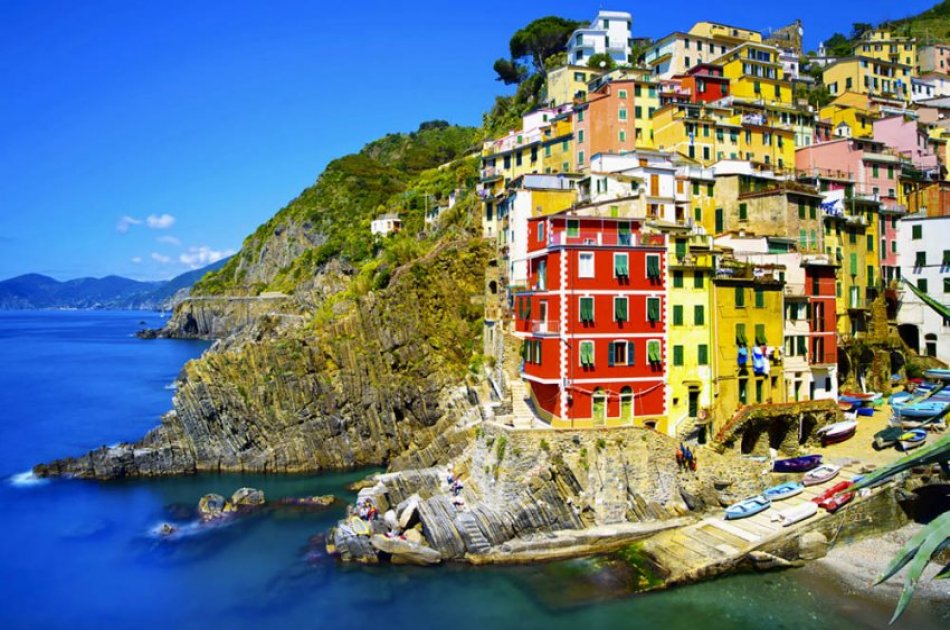 Cinque Terre Day Tour from Milan