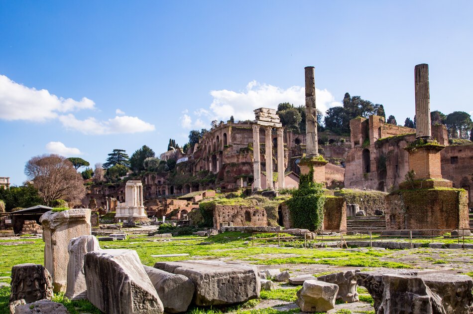 Colosseum, Roman Forum and Palatine Hill in a Small Group