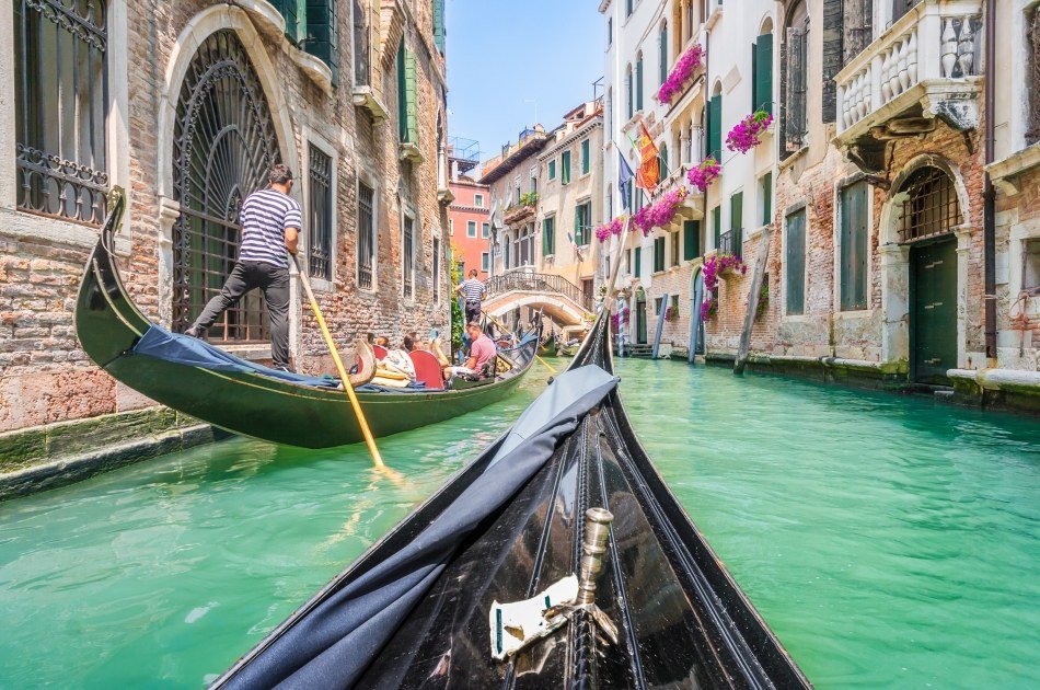 Deep Into Venice Morning Walking Tour & Gondola Ride