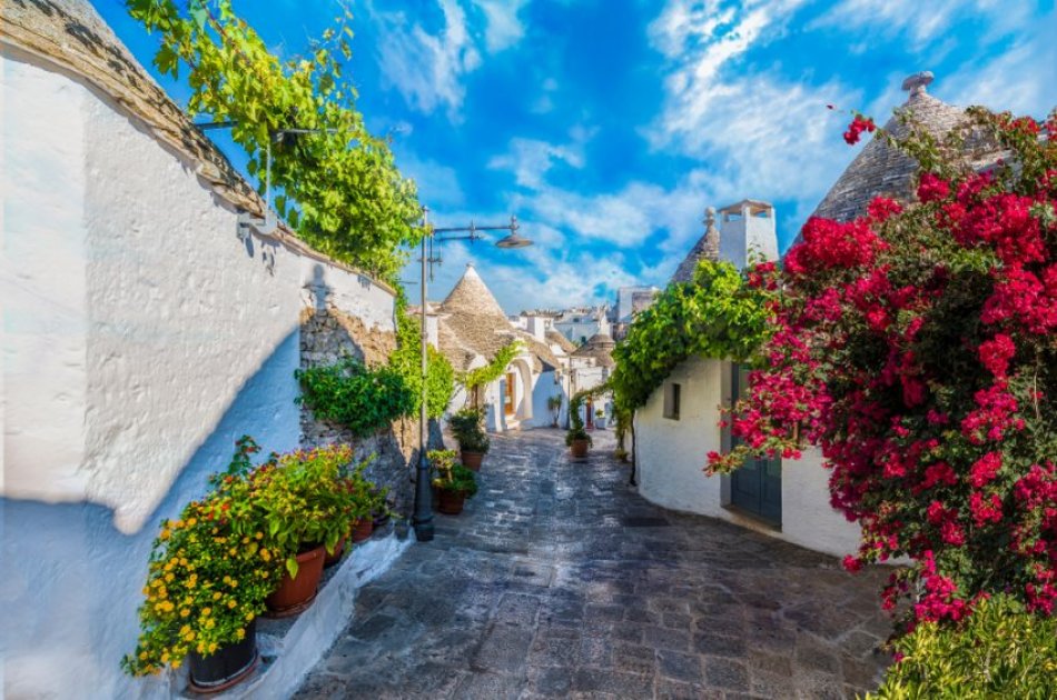 Discover the beautiful villages of Valle D'Itriia