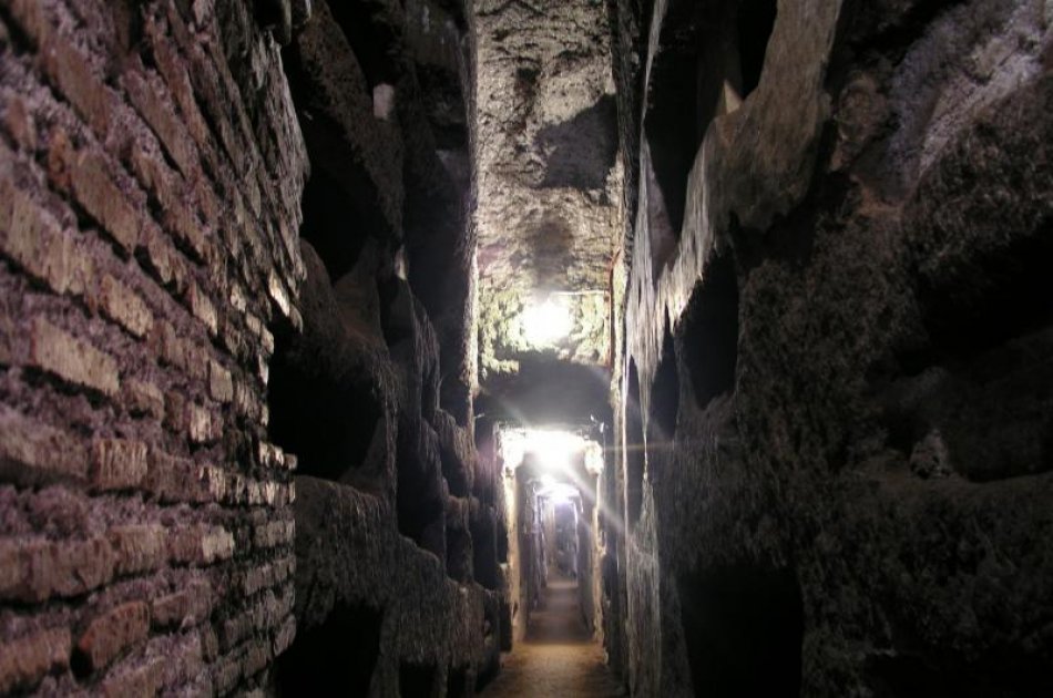 Dive into the Rome' s Basilicas and Secret Underground Catacombs