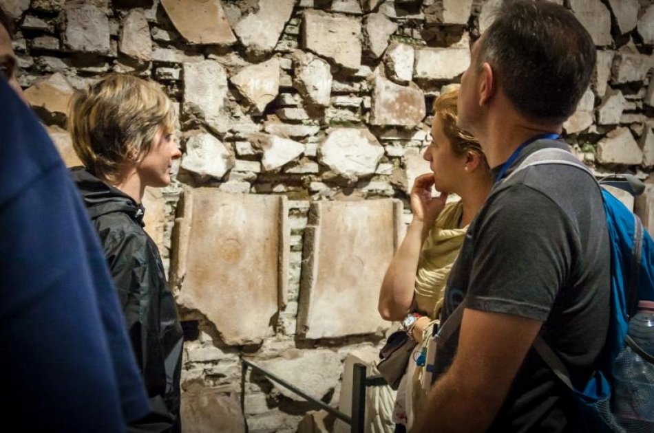 Dive into the Rome' s Basilicas and Secret Underground Catacombs