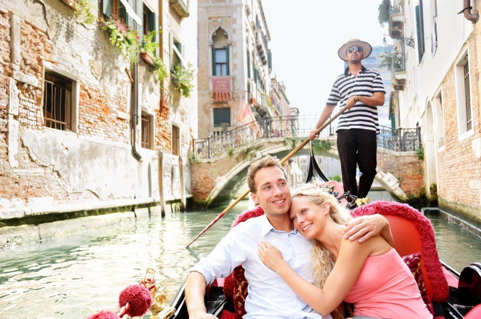 Enjoy a 30 Minute Gondola Experience in Venice