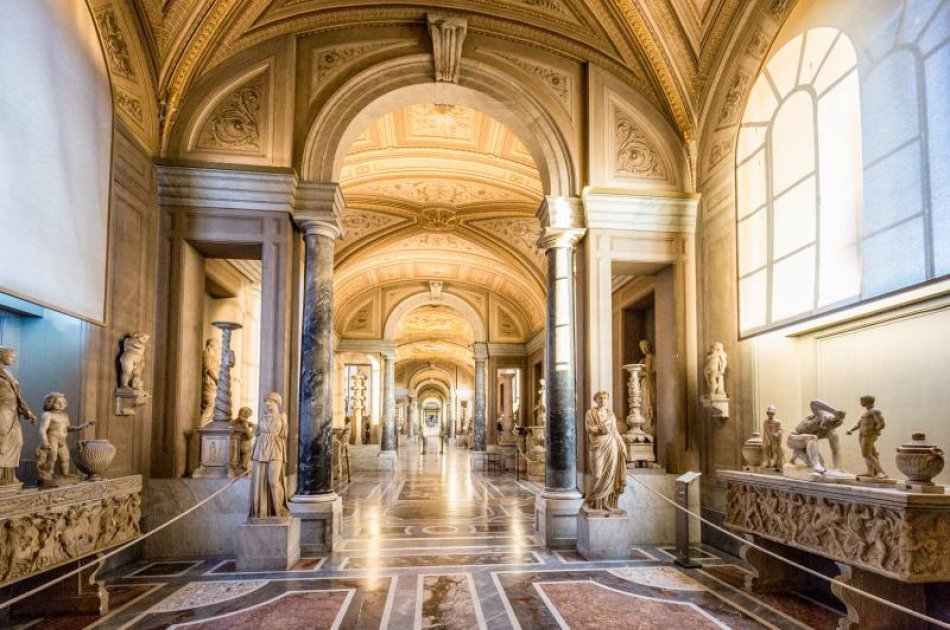 Explore the Vatican Museum Before the Crowds !
