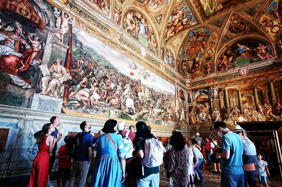 Explore the Vatican Museum Before the Crowds !