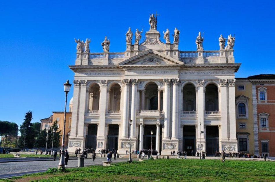 Fall Into History and Explore the Vatican Museums & Underground Rome All in 1 Day 