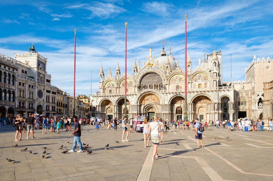 Gondola Ride and St. Marks Basilica with Skip the Line Entry