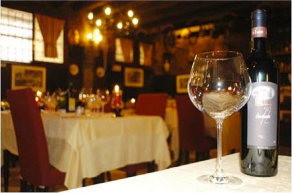 Gondola ride with romantic serenade and dinner