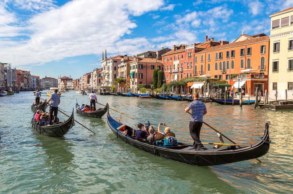 Historical Heart of Venice Afternoon Tour with Gondola Ride