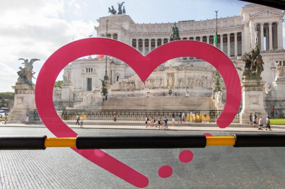 Hop On Hop Off & Vatican Guided Tour