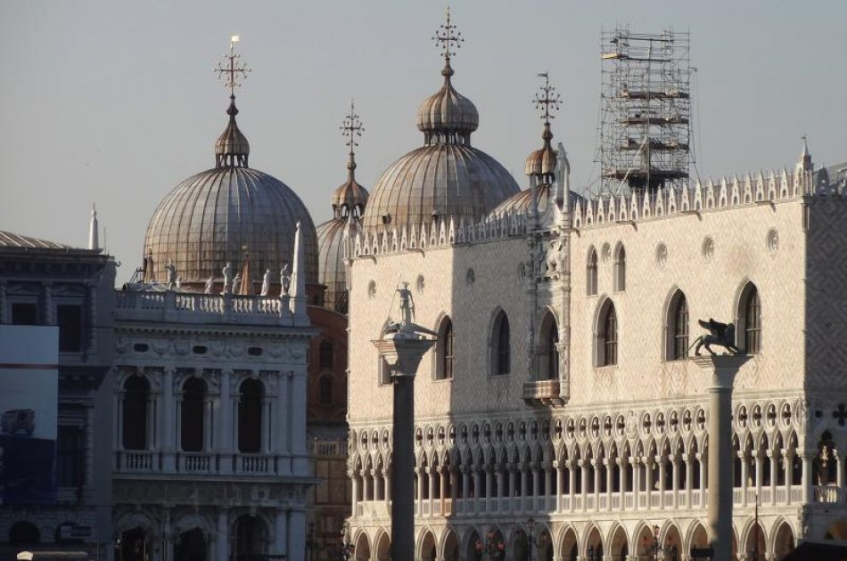 Magical Walking Tour through Venice & Visit to Doge's Palace & St Mark's Basilica 