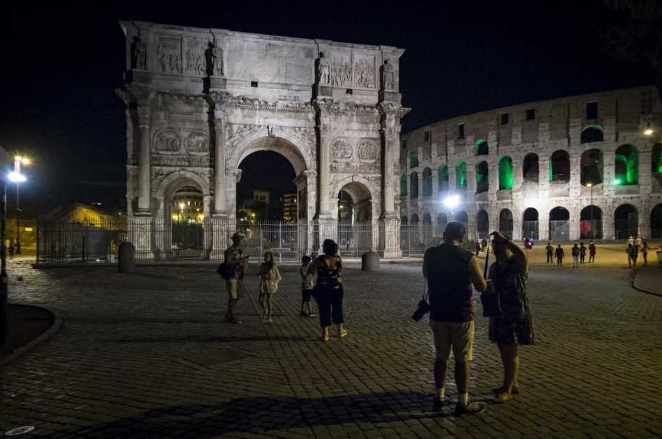 Panoramic Rome Bus Tour by Night With Dinner