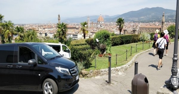 Private Driver in Tuscany - Full Day Tour including Pisa and Florence