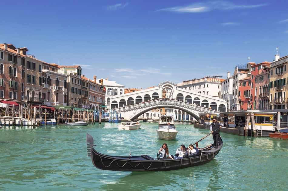 Private Gondola Ride and Dinner in Venice