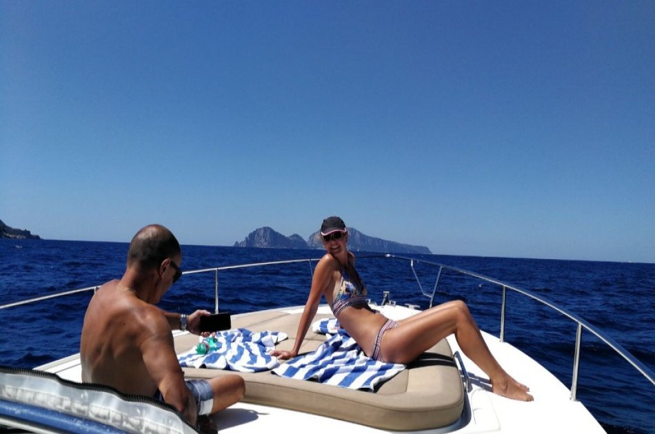 Private Luxury Yacht Tour Visiting Capri & Positano