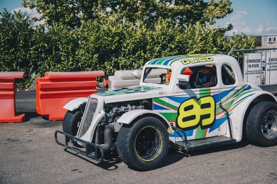 Race Simulation with Real Race Cars for Groups