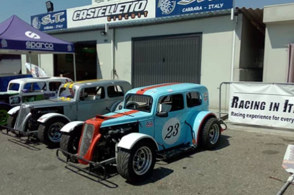 Race Simulation with Real Race Cars for Groups
