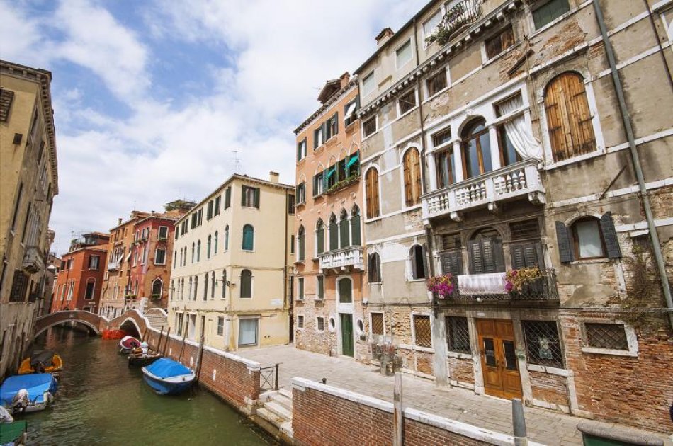 Ride a Gondola and discover the beauty of Venice