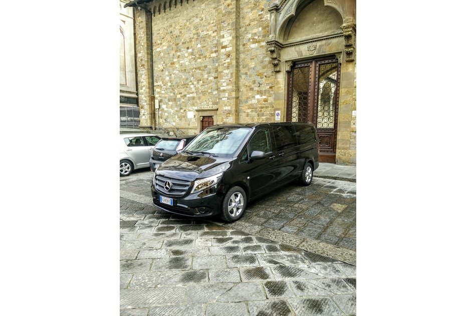 San Gimignano in Tuscany Day Tour by Luxury Minivan & English Guide/Driver