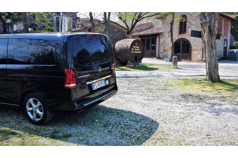 San Gimignano in Tuscany Day Tour by Luxury Minivan & English Guide/Driver