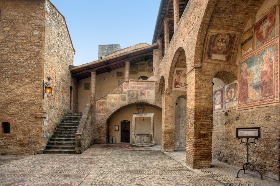 San Gimignano in Tuscany Day Tour by Luxury Minivan & English Guide/Driver