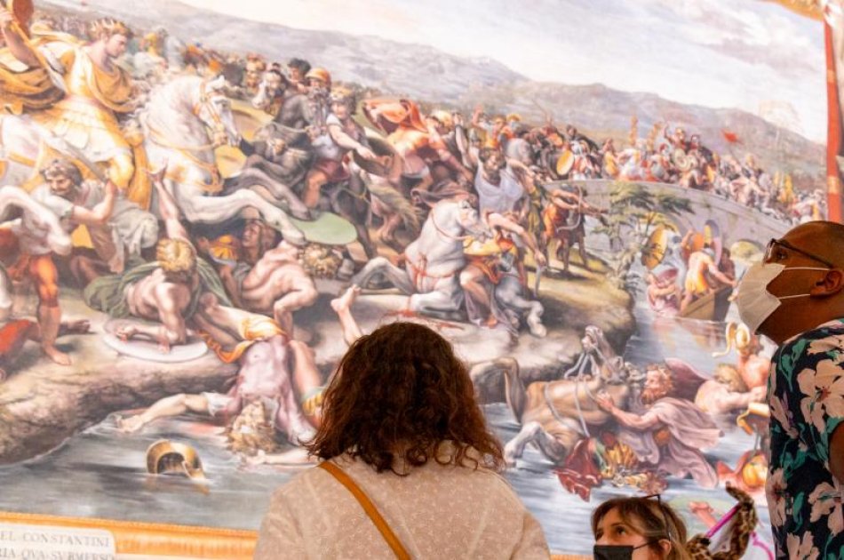 Semi-private Tour of the Vatican Museums With Pick Up