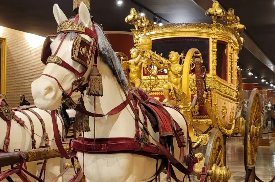 Semi-private Tour of the Vatican Museums With Pick Up